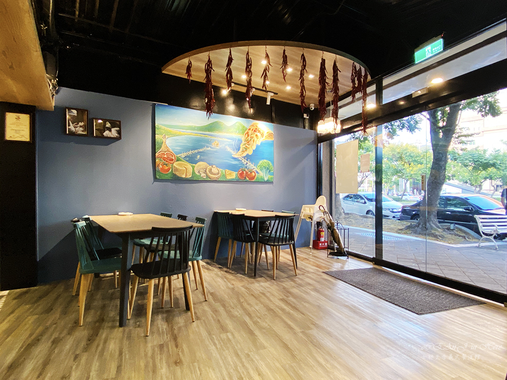 Shilin Tianmu Gourmet Restaurant | Bistro Italian Tavern here is a great place for a casual drink and meal in Taipei. Enjoy the delicious taste of our champion pizza. On holidays, we offer late-night dining and occasional buy-one-get-one-free drink deals!