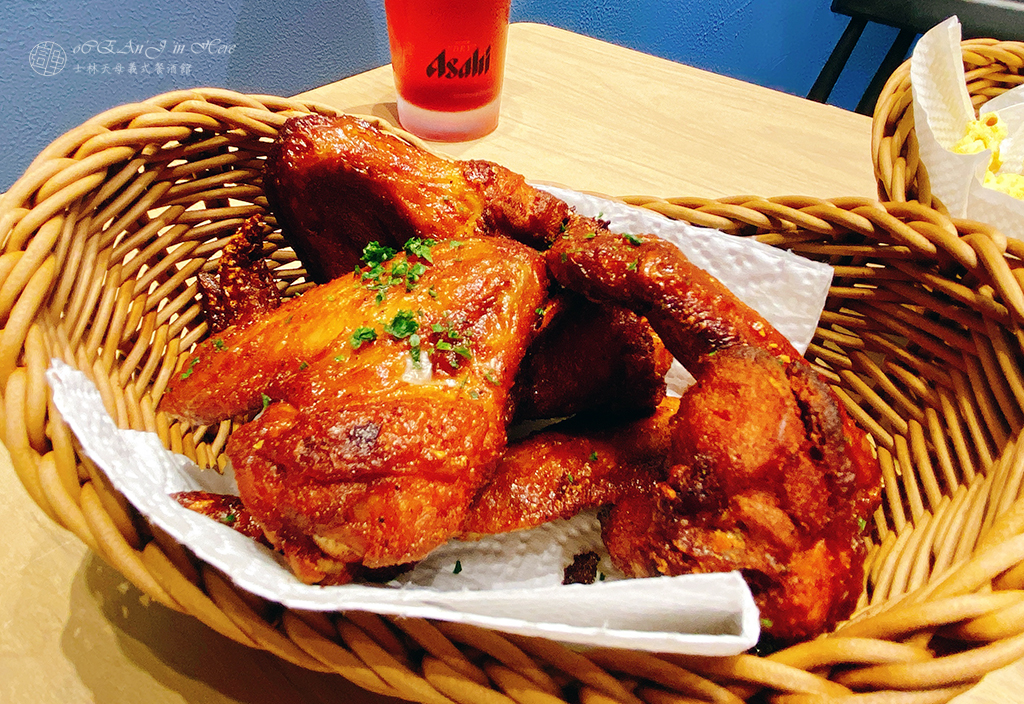 Shilin Tianmu Gourmet Restaurant | Bistro Italian Tavern here is a great place for a casual drink and meal in Taipei. Enjoy the delicious taste of our champion pizza. On holidays, we offer late-night dining and occasional buy-one-get-one-free drink deals!