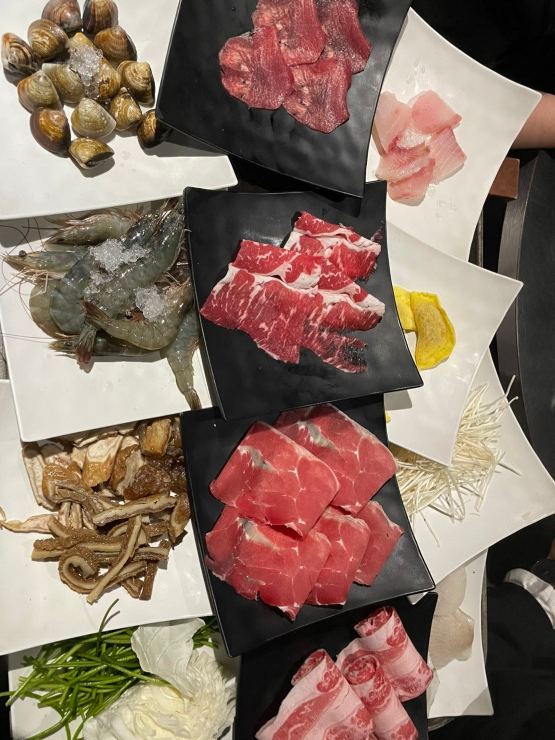 "Experience the Fresh Sichuan Peppercorn Hot Pot at Jiaoxin Garden in Zhongshan District, Taipei"