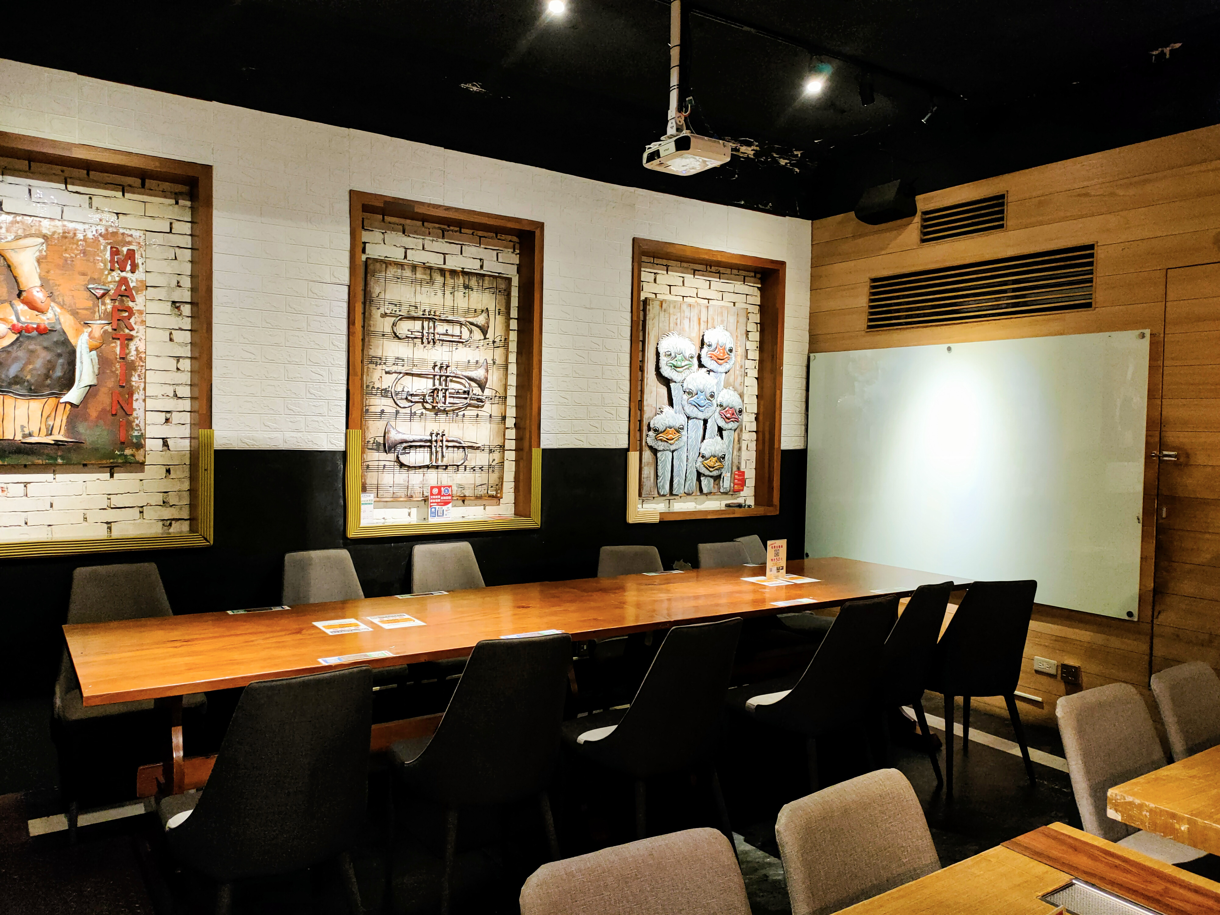 【Wenshan District, Taipei】i99 COFFEE. Hotpot Lovers, Look Here! With a variety of hotpot soup bases, unlimited servings of braised pork rice, ice cream, and drinks, and no time limit!