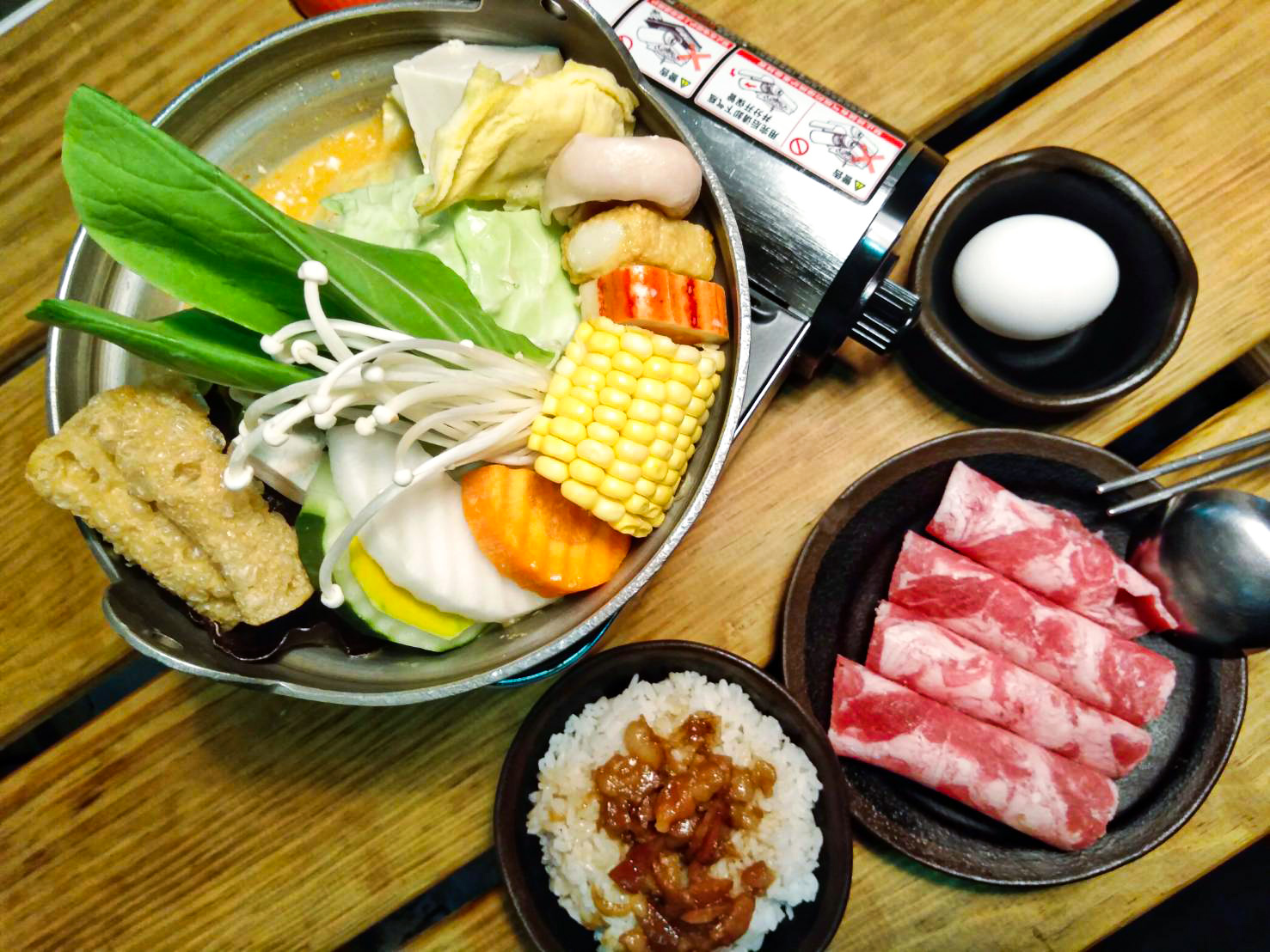 【Wenshan District, Taipei】i99 COFFEE. Hotpot Lovers, Look Here! With a variety of hotpot soup bases, unlimited servings of braised pork rice, ice cream, and drinks, and no time limit!