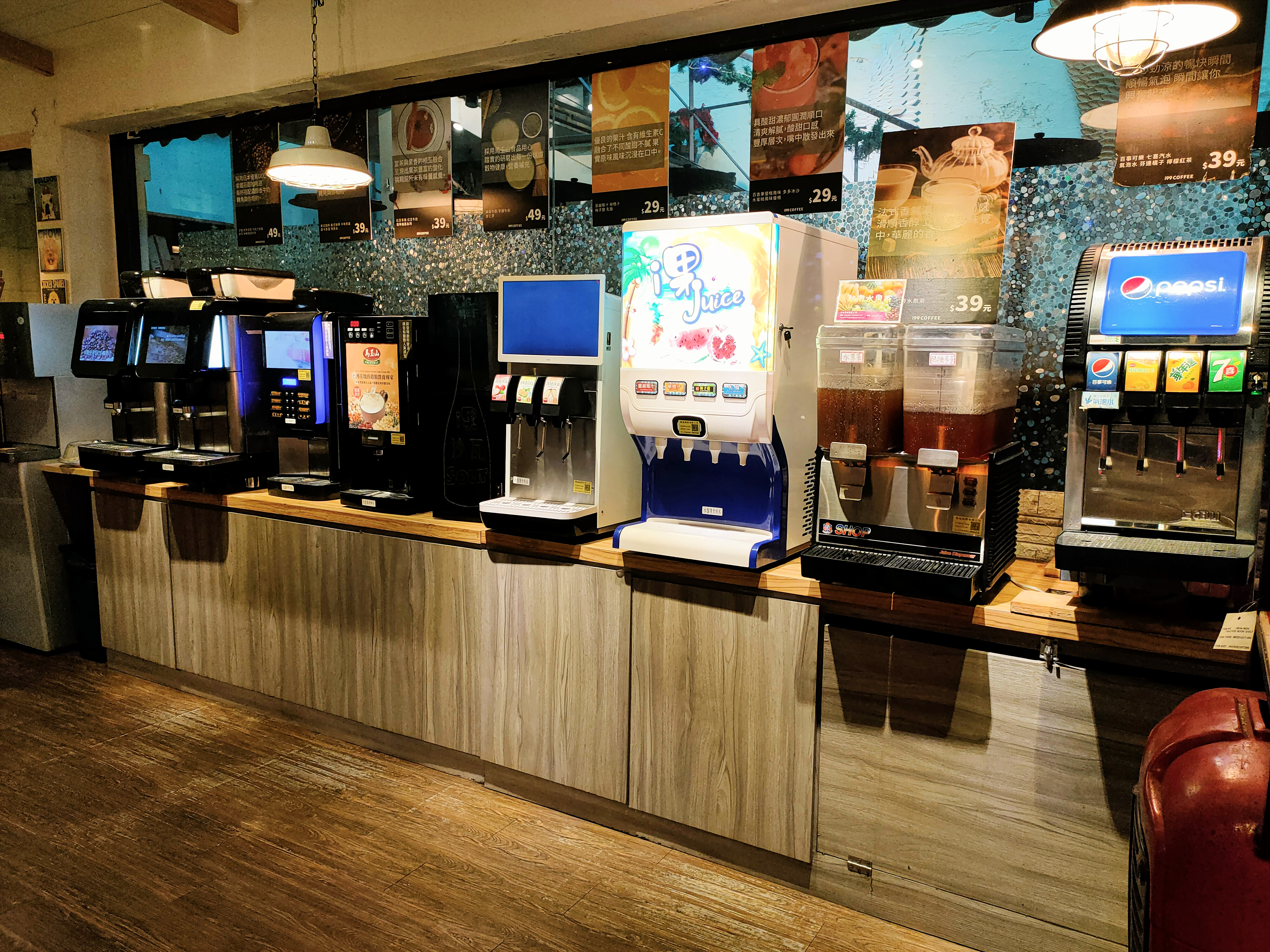【Wenshan District, Taipei】i99 COFFEE. Hotpot Lovers, Look Here! With a variety of hotpot soup bases, unlimited servings of braised pork rice, ice cream, and drinks, and no time limit!
