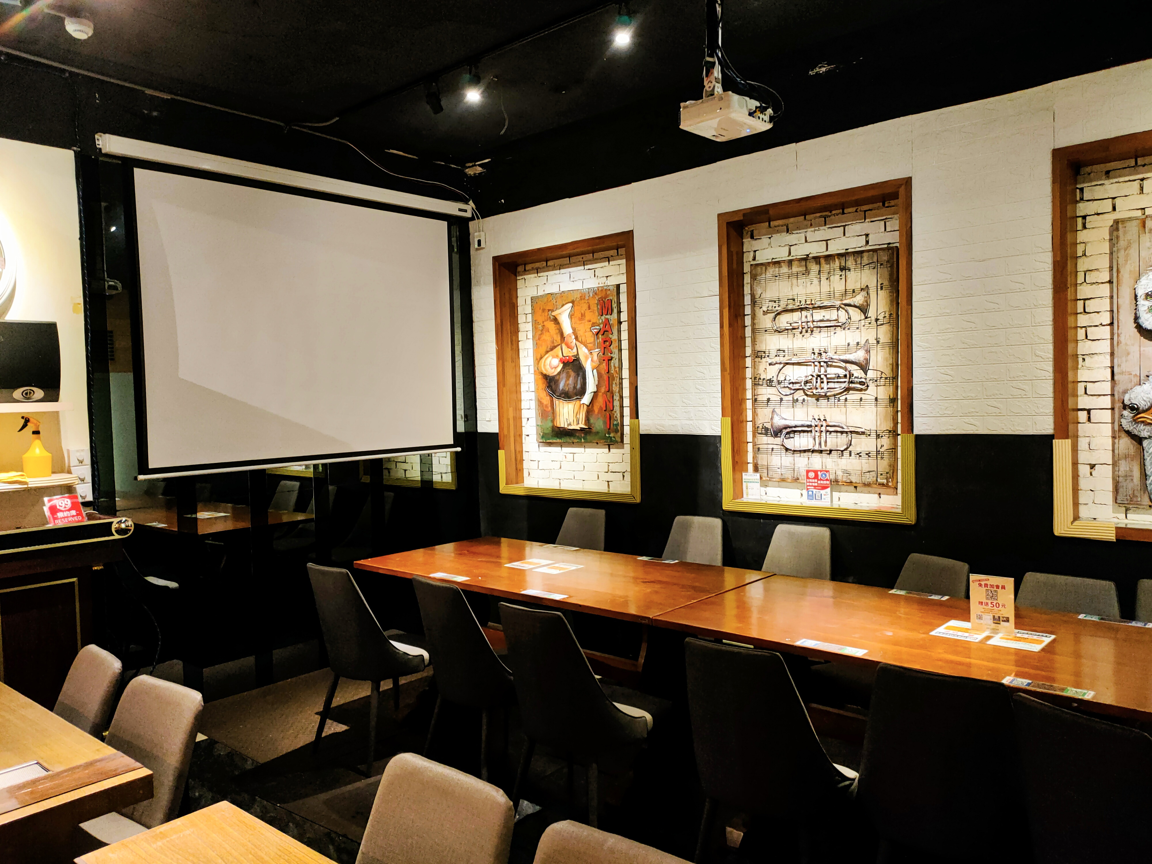 【Wenshan District, Taipei】i99 COFFEE. Hotpot Lovers, Look Here! With a variety of hotpot soup bases, unlimited servings of braised pork rice, ice cream, and drinks, and no time limit!