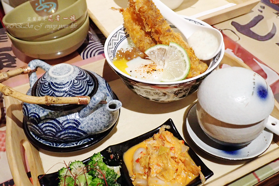 Ninja Soul Ramen - The Japanese canteen setting instantly transports you to Japan. Authentic Japanese ramen, with its ultra-thin noodles, must be eaten while hot. The chicken white soup is incredibly rich, and the fried dishes are made with genuine ingredients. It
