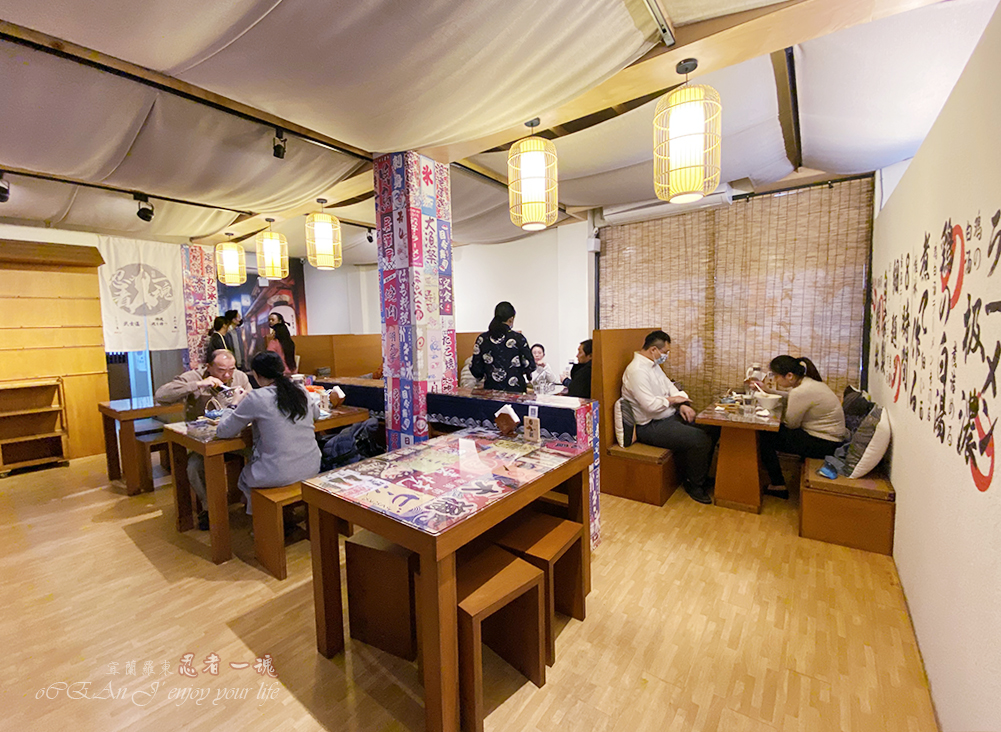 Ninja Soul Ramen - The Japanese canteen setting instantly transports you to Japan. Authentic Japanese ramen, with its ultra-thin noodles, must be eaten while hot. The chicken white soup is incredibly rich, and the fried dishes are made with genuine ingredients. It