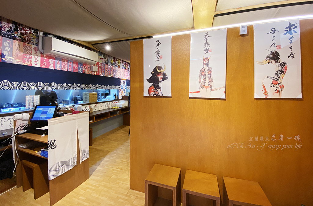 Ninja Soul Ramen - The Japanese canteen setting instantly transports you to Japan. Authentic Japanese ramen, with its ultra-thin noodles, must be eaten while hot. The chicken white soup is incredibly rich, and the fried dishes are made with genuine ingredients. It
