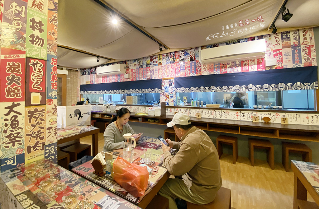 Ninja Soul Ramen - The Japanese canteen setting instantly transports you to Japan. Authentic Japanese ramen, with its ultra-thin noodles, must be eaten while hot. The chicken white soup is incredibly rich, and the fried dishes are made with genuine ingredients. It
