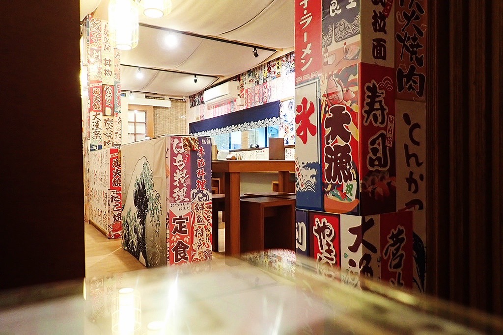 Ninja Soul Ramen - The Japanese canteen setting instantly transports you to Japan. Authentic Japanese ramen, with its ultra-thin noodles, must be eaten while hot. The chicken white soup is incredibly rich, and the fried dishes are made with genuine ingredients. It