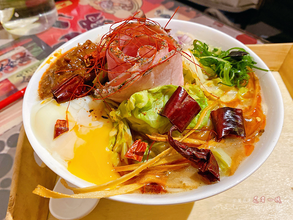 Ninja Soul Ramen - The Japanese canteen setting instantly transports you to Japan. Authentic Japanese ramen, with its ultra-thin noodles, must be eaten while hot. The chicken white soup is incredibly rich, and the fried dishes are made with genuine ingredients. It