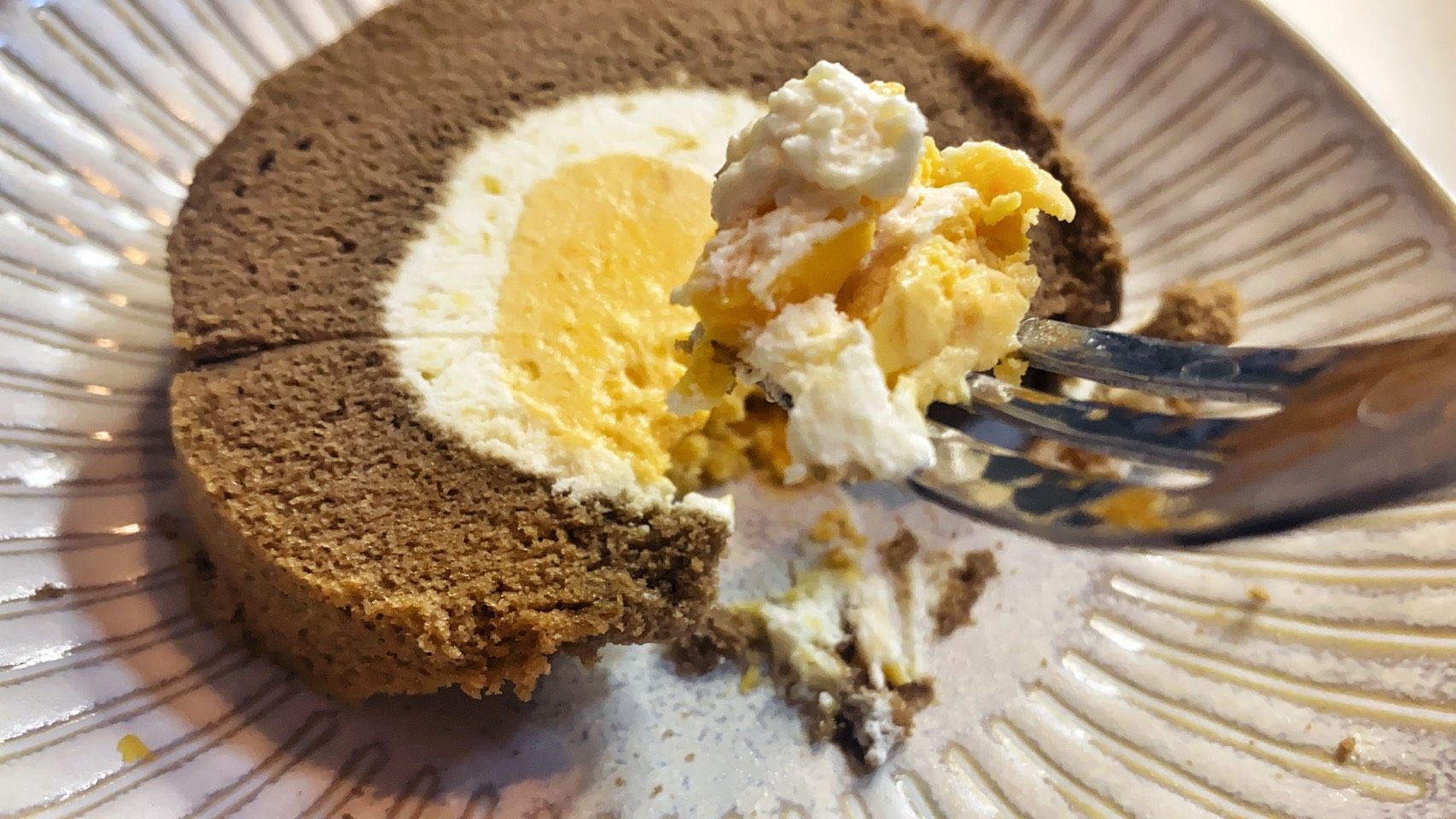 [West District, Taichung] Kinber Handmade | Pineapple Salted Egg Yolk Swiss Roll | A Must-Try for Salted Egg Yolk Lovers | New Mid-Autumn Festival Gift Option | Sweet but Not Cloying, Delicious and Photogenic | Specializing in Swiss Rolls