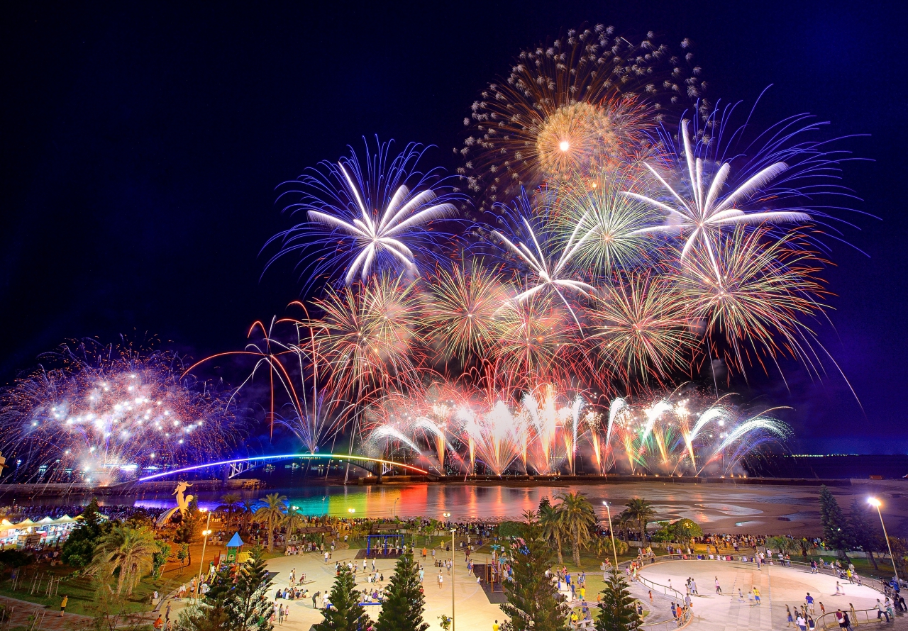"Penghu - The Most Spectacular Fireworks Ever! 