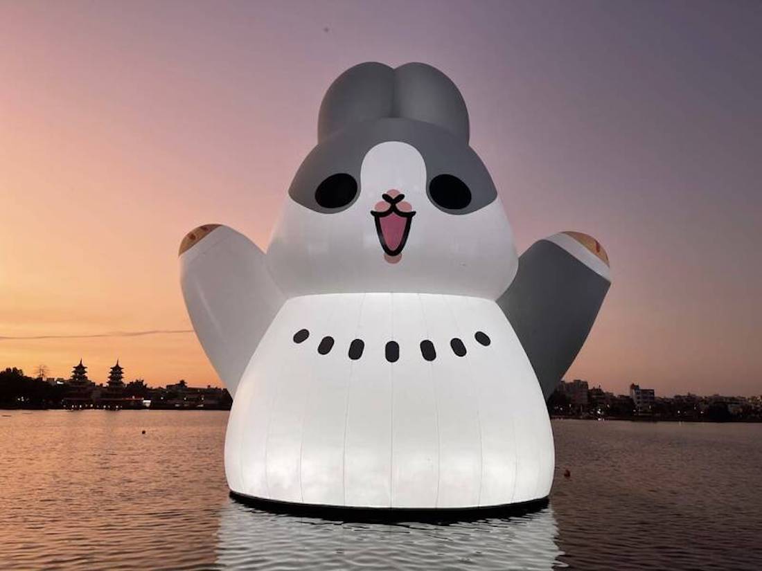 "Welcome to Kaohsiung! A 18-meter