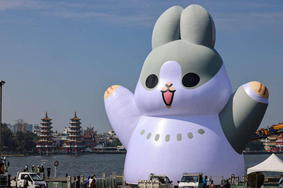 "Welcome to Kaohsiung! A 18-meter
