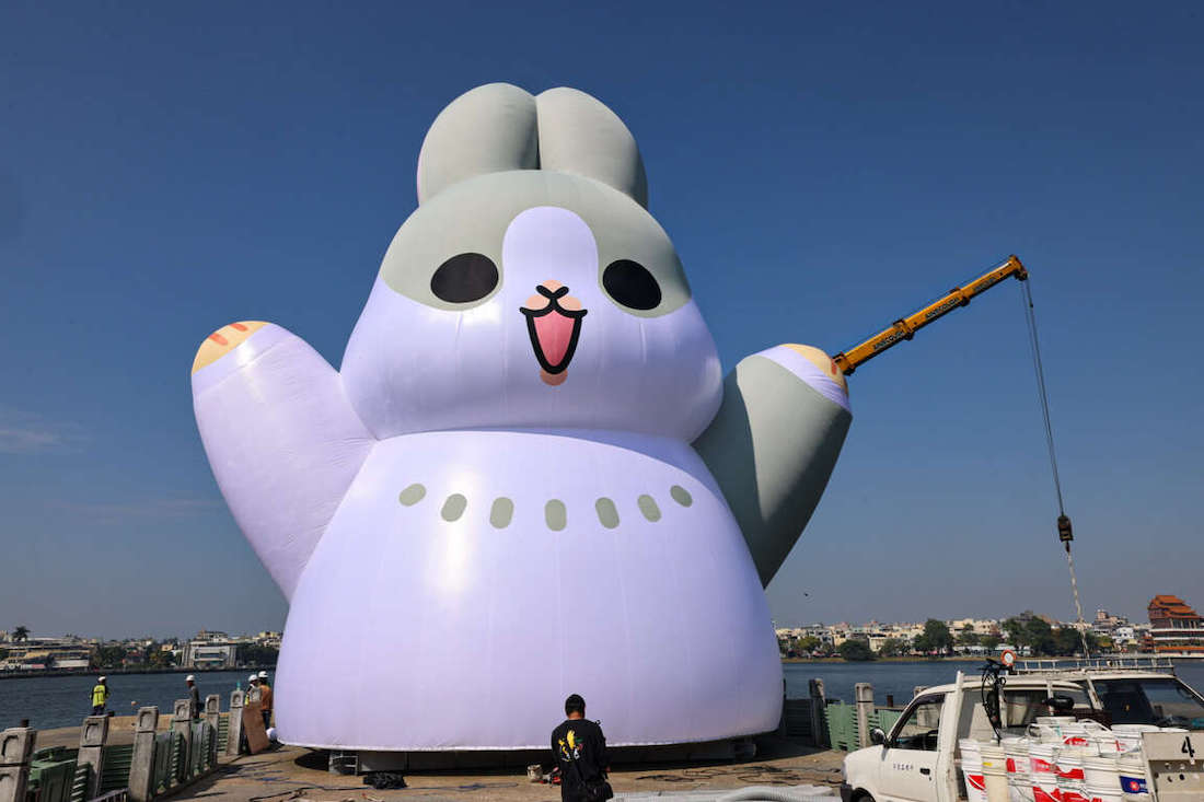 "Welcome to Kaohsiung! A 18-meter